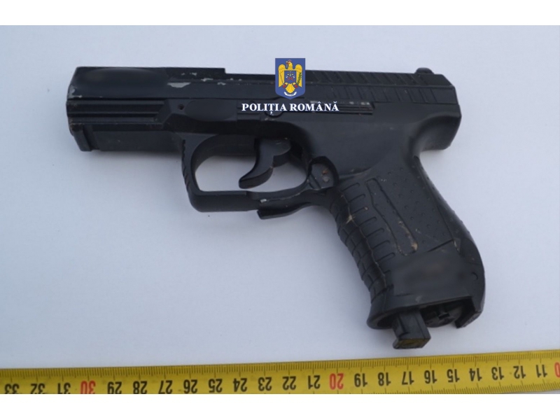 Acțiune a polițiștilor pentru verificarea legalității deținerii armelor
