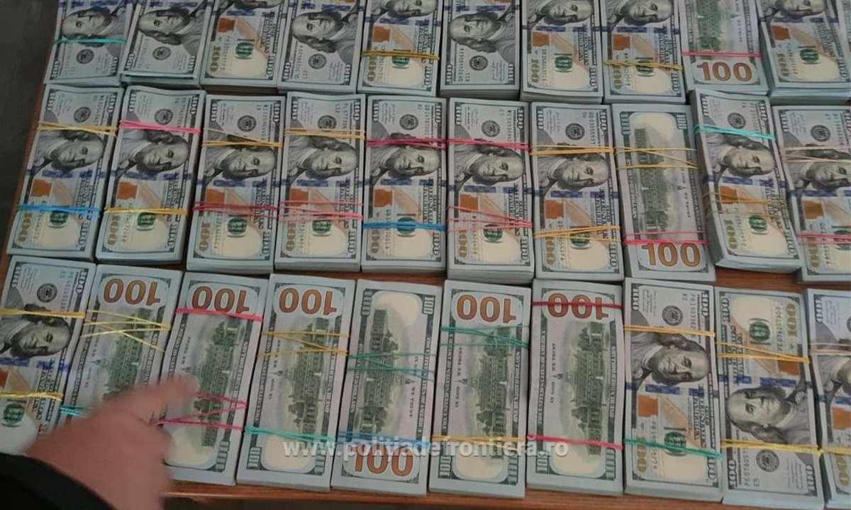 Soț și soție, descoperiți la frontieră cu 1.400.000 de dolari ascunși pe corp