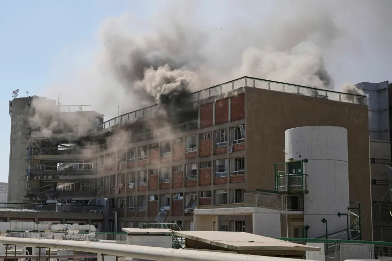 Atac masiv cu rachete asupra Israelului: Un spital a fost lovit, zeci de răniți
