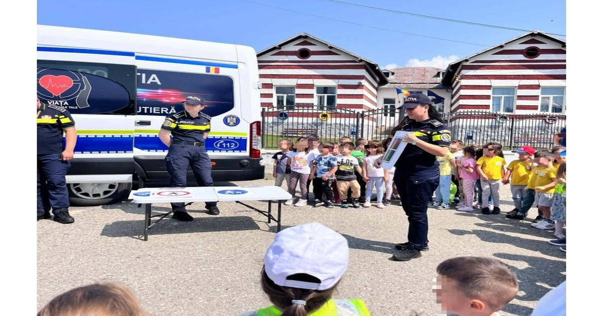 Poliția Română continuă acțiunile pe linia siguranței școlare