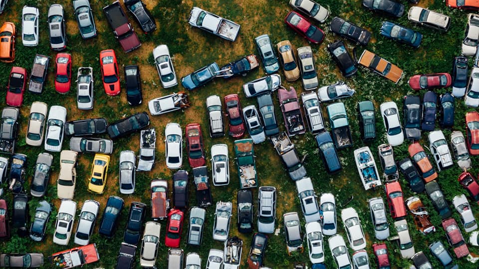 Mașinile vechi prind viață nouă: Industria auto, lider mondial în reciclare
