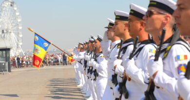 Ziua Marinei Române 2026, la Constanța. Peste 3.500 de militari, zeci de nave și aeronave, retragere cu torțe și spectacol de lasere