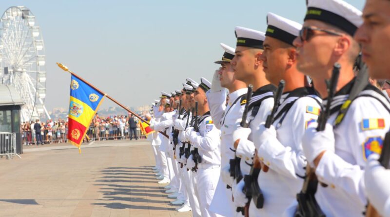 Ziua Marinei Române 2026, la Constanța. Peste 3.500 de militari, zeci de nave și aeronave, retragere cu torțe și spectacol de lasere