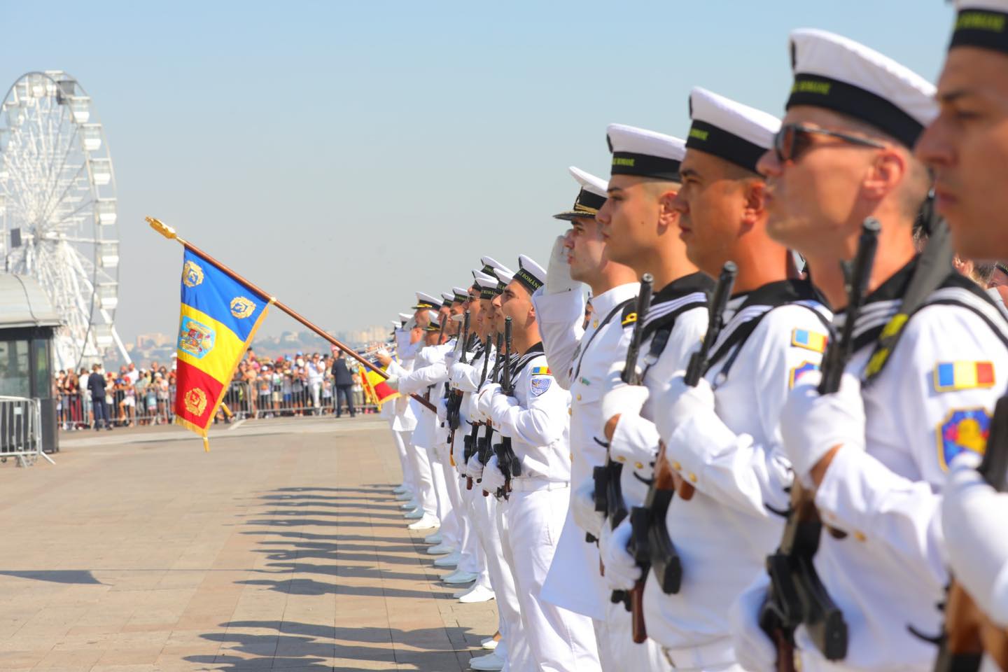 Ziua Marinei Române 2026, la Constanța. Peste 3.500 de militari, zeci de nave și aeronave, retragere cu torțe și spectacol de lasere
