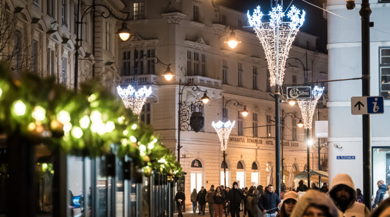 Sibiul aprinde iluminatul de sărbători: 900 de figurine, sute de metri de ghirlande și o surpriză pentru vizitatori