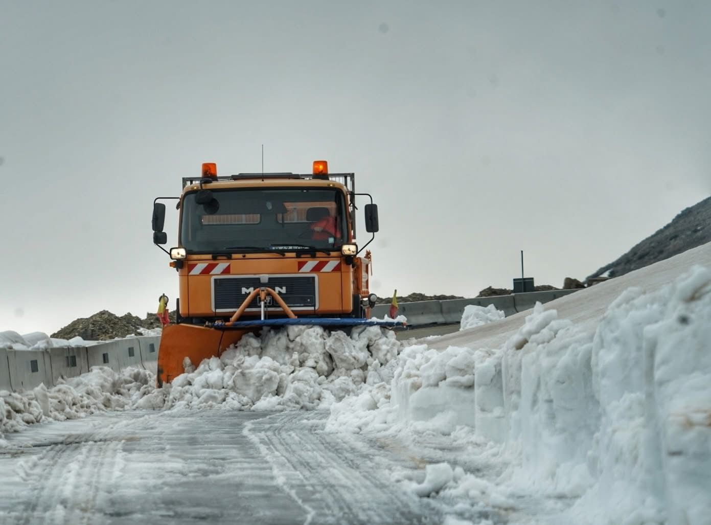 Aproape toate drumurile naționale au fost redeschise. Un singur sector mai rămâne închis