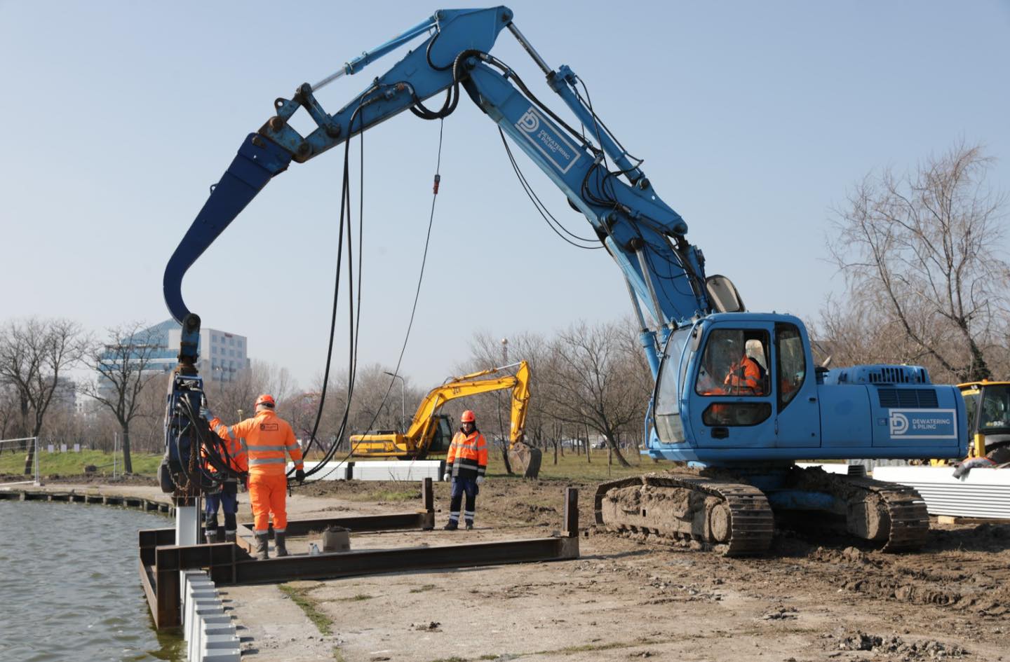 Au început lucrările de reabilitare și consolidare a malurilor lacului Tăbăcărie