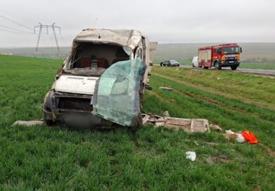 Accident rutier pe DN22, la Sibioara: autoturism răsturnat în afara carosabilului