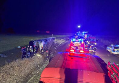 Un autocar cu 44 de persoane s-a răsturnat între Galați și Vaslui. O persoană a murit, 14 au ajuns la spital