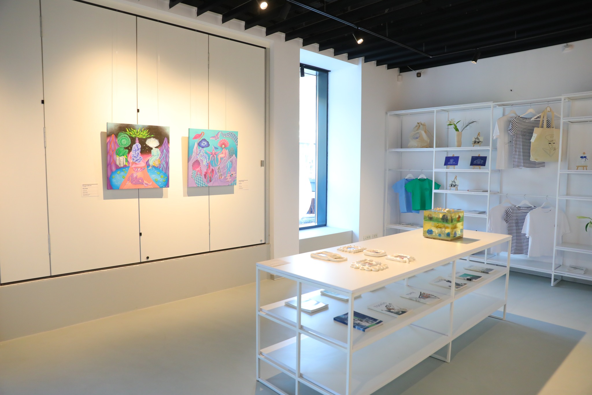 Galeria de Artă din Constanța s-a redeschis. Expoziția „Sea Sisters” aduce în prim-plan 19 artiste