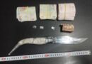 Substanțe suspecte, bani și un briceag de 38 cm, descoperite la un tânăr în Mangalia