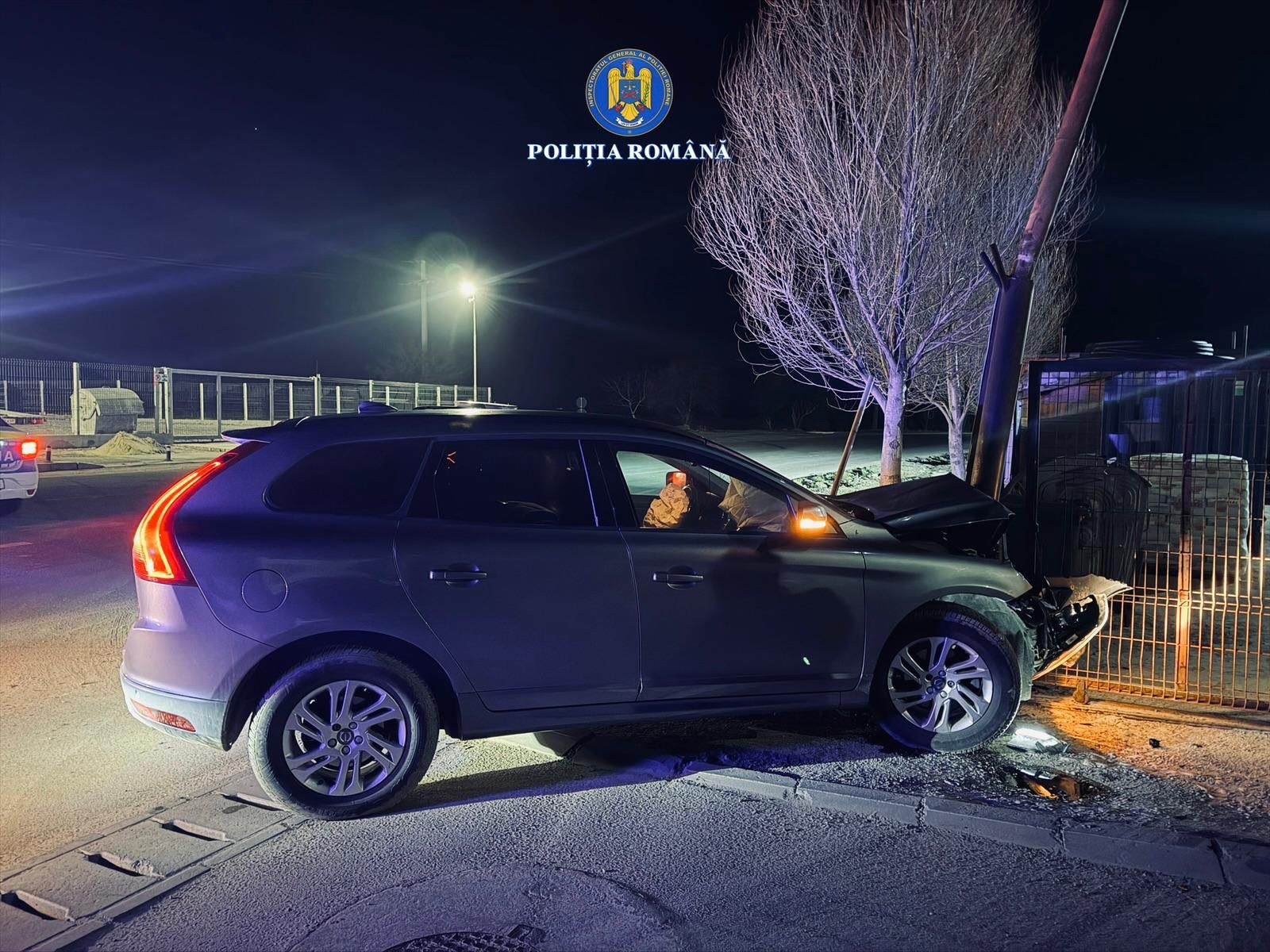 „Cursa” periculoasă pe drumurile din Limanu: un șofer beat a intrat cu mașina în gard