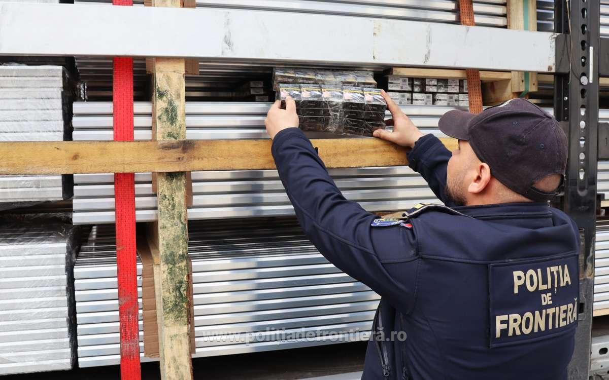 Peste 31.000 de țigarete de contrabandă, descoperite într-un camion la Calafat