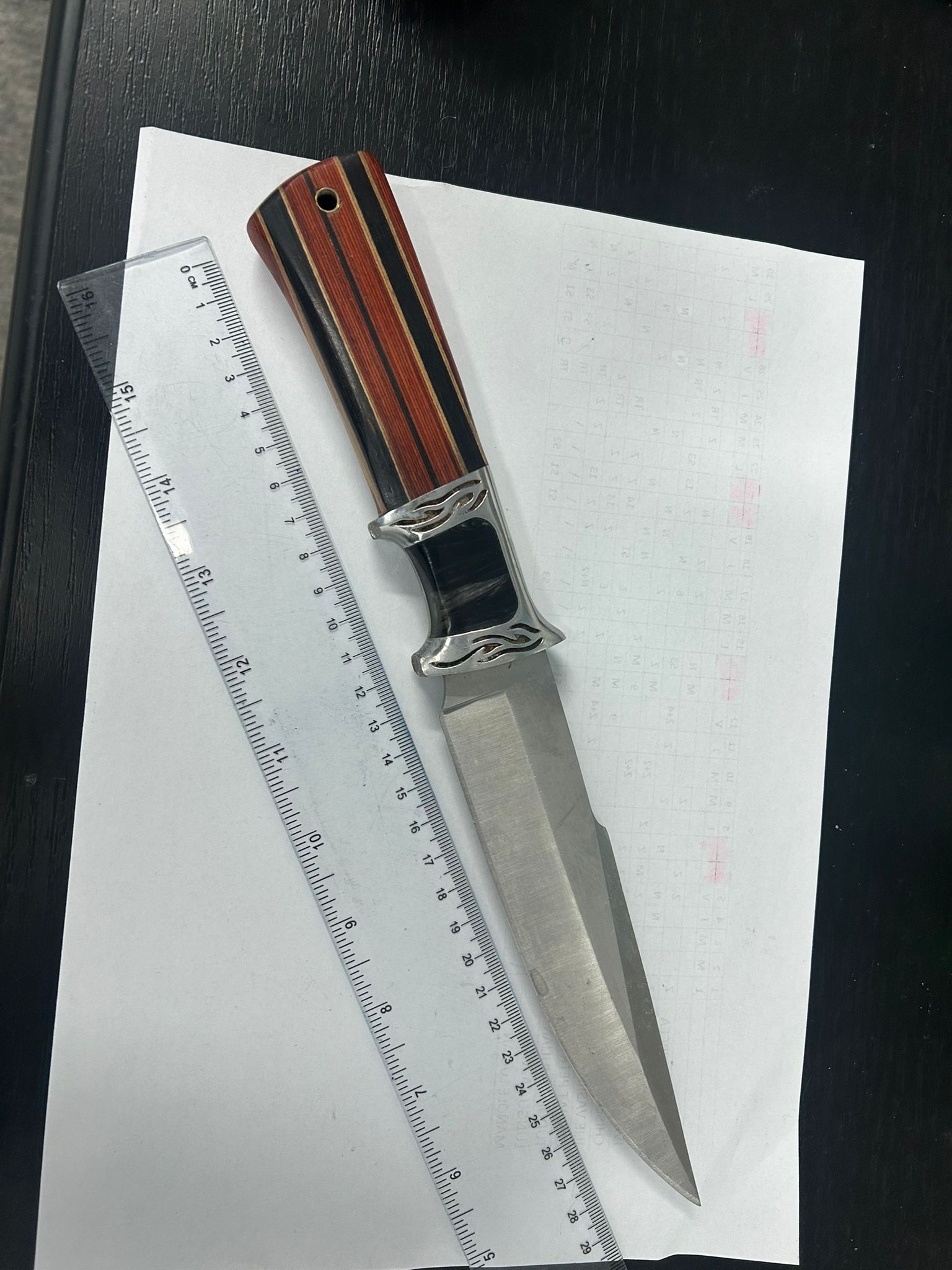 Bărbat depistat cu un cuțit de 30 cm în gara din Cernavodă, după ce a devenit agitat la vederea jandarmilor