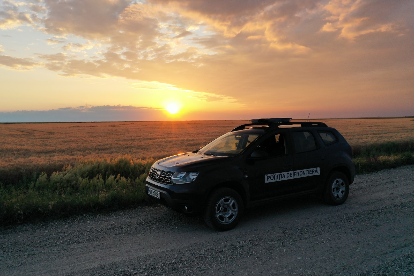 Trei cetățeni străini fără documente, depistați într-un autoturism oprit după o urmărire în județul Constanța