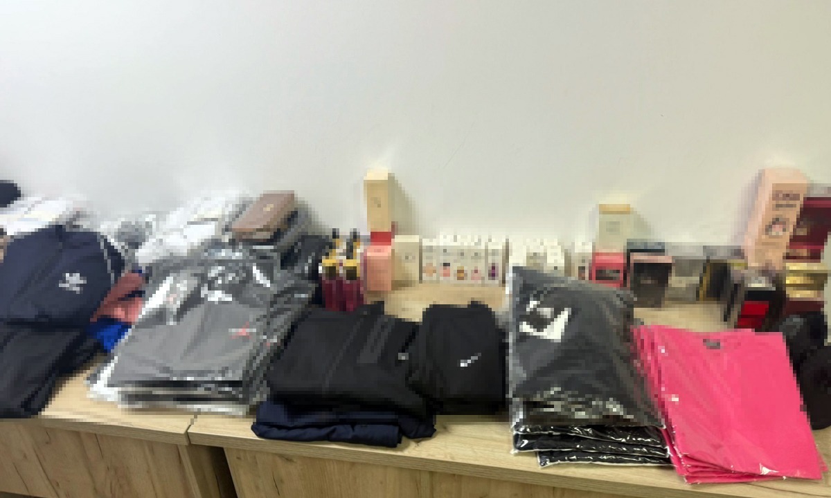 Produse ”fake”, descoperite în două autocare pe DN39.