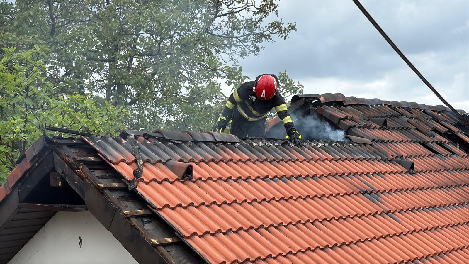 Incendiu la o locuință din municipiul Tulcea. Proprietara a suferit arsuri ușoare