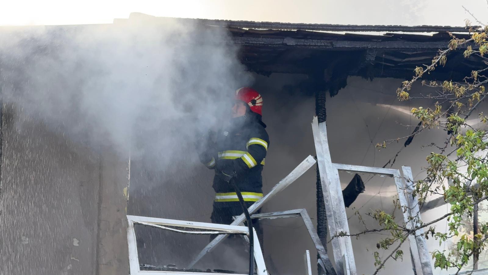Incendiu puternic în Tulcea: o anexă gospodărească a fost cuprinsă de flăcări