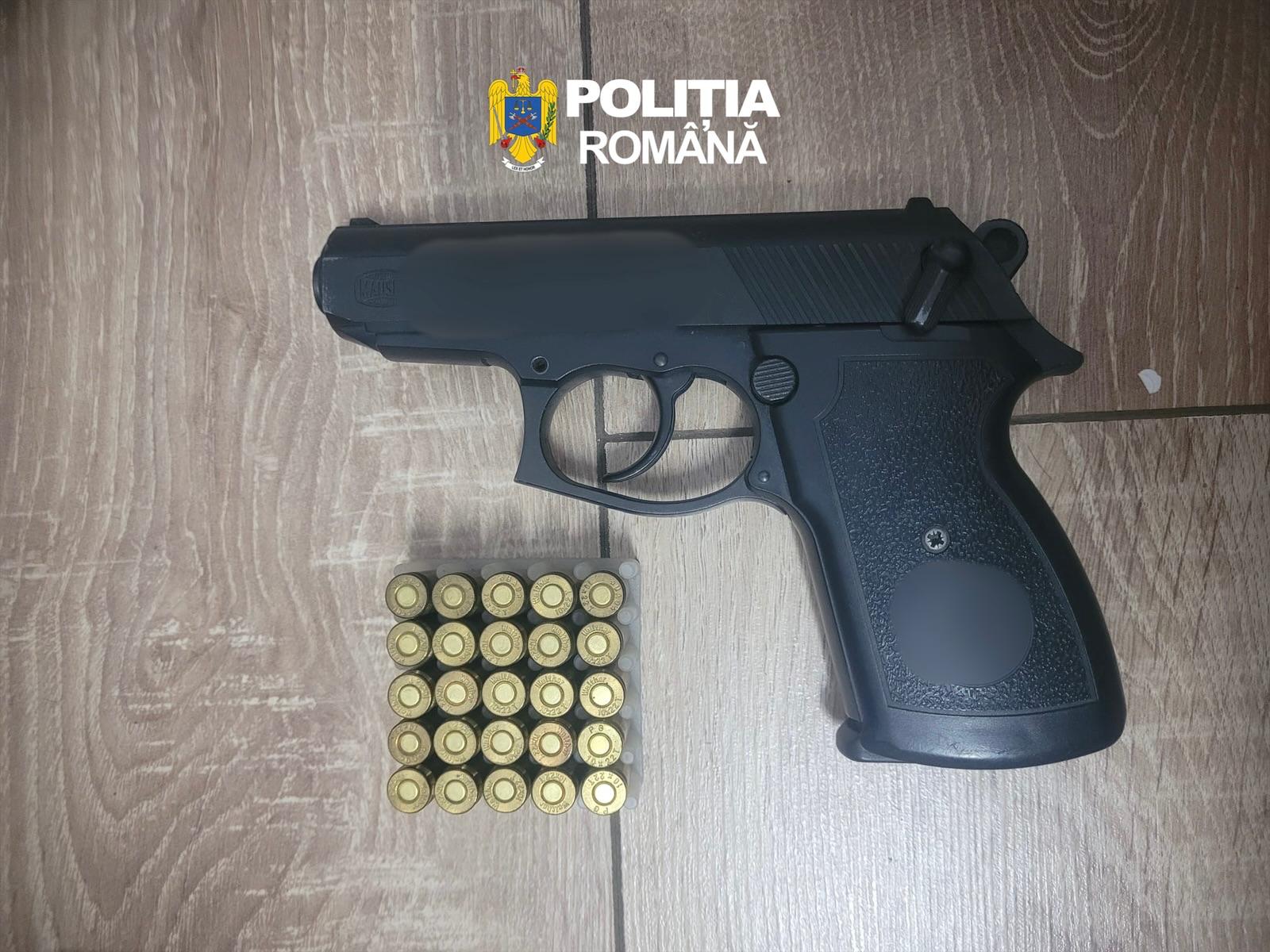 Controale la deținătorii de arme din Constanța. Polițiștii au ridicat o armă și patru permise