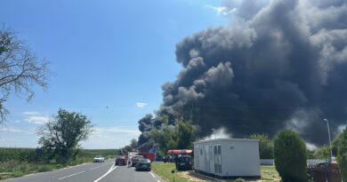 Incendiu puternic după un accident între o autocisternă cu benzină și un buldoexcavator, pe DN2A