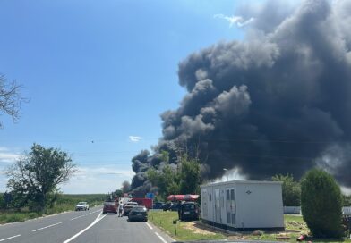Incendiu puternic după un accident între o autocisternă cu benzină și un buldoexcavator, pe DN2A