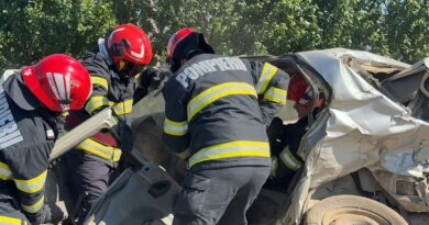 Accident grav între Agighiol și Valea Nucarilor. Un bărbat a rămas încarcerat