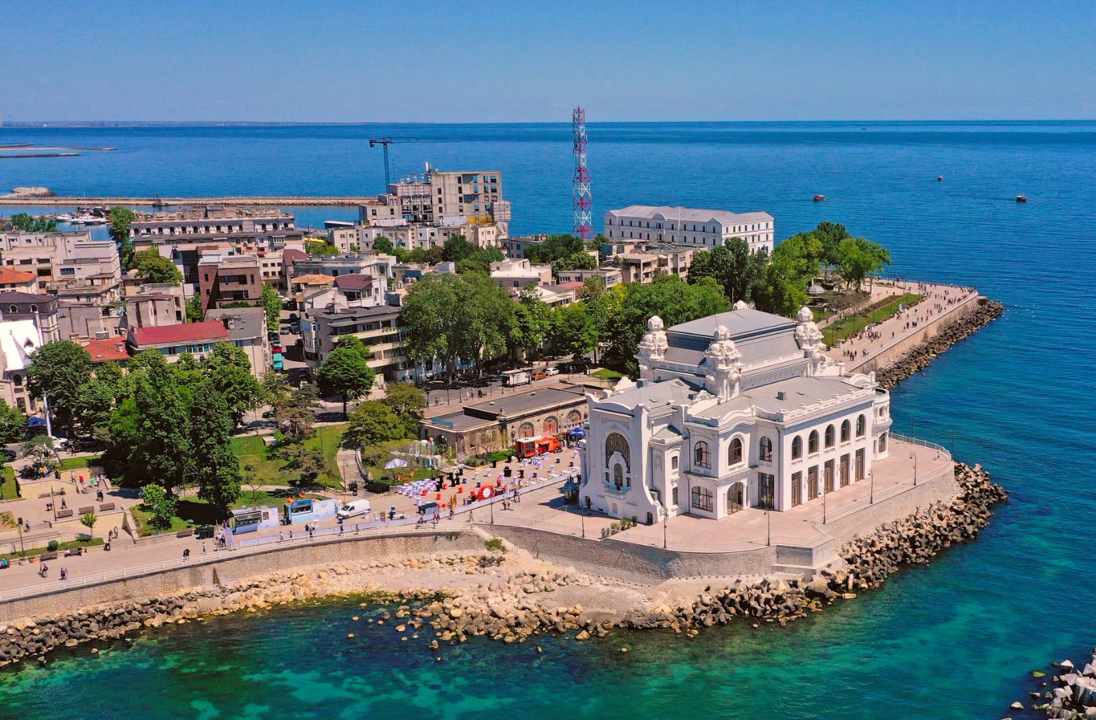 Ziua Marinei Române, sărbătorită la Constanța. Spectacol pe mare, artificii și retragere cu torțe