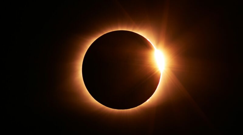 Atenționare de călătorie pentru românii care merg în Valencia. Restricții severe în ziua eclipsei de Soare
