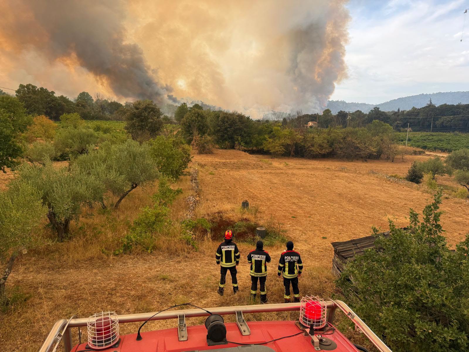Pompierii români s-au întors din Franța după două săptămâni de luptă cu incendiile de pădure