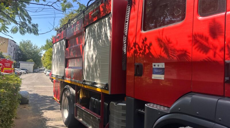 Incendiu într-un apartament din Tulcea. Un bărbat de 97 de ani, evacuat de vecini