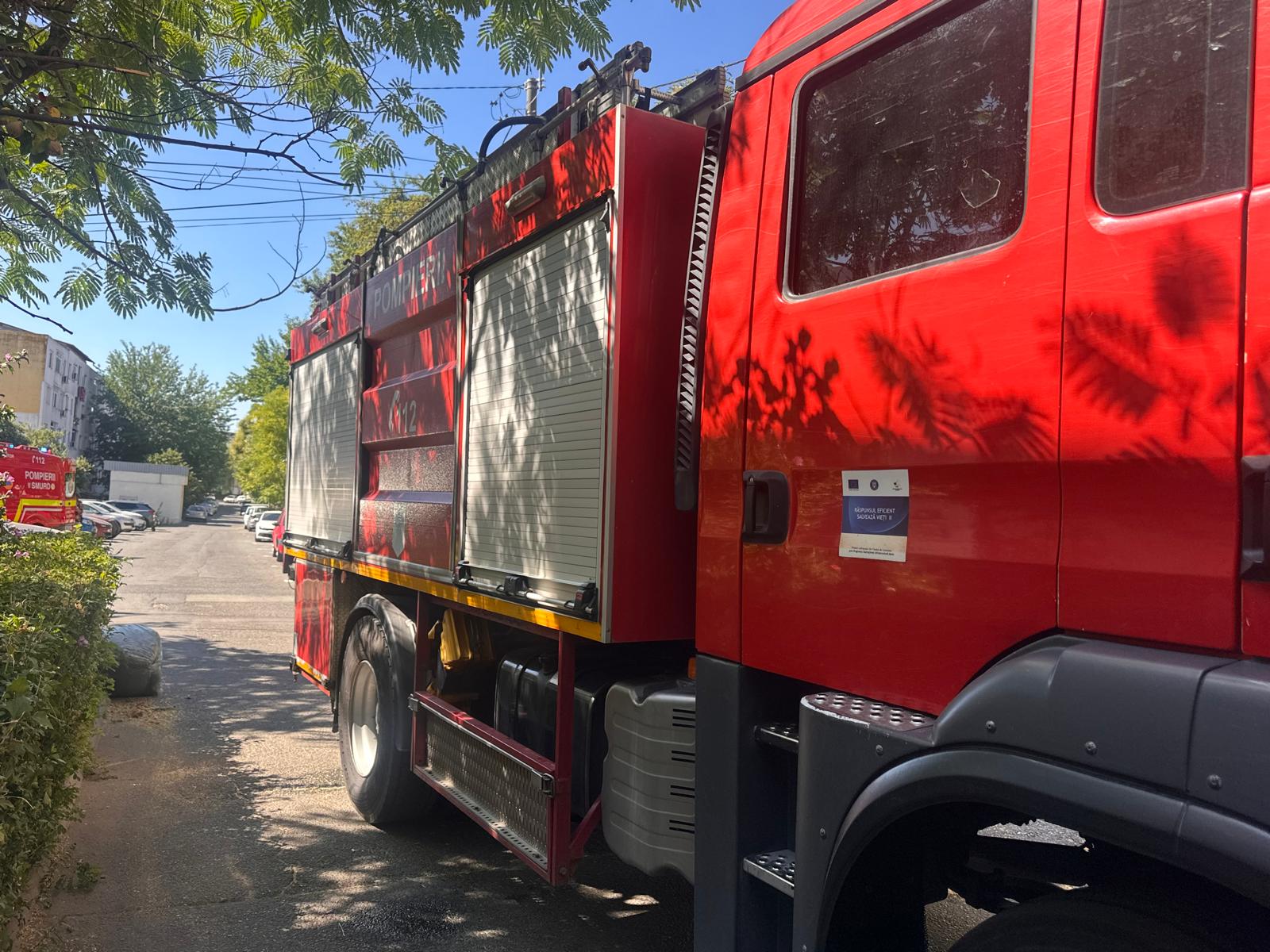 Incendiu într-un apartament din Tulcea. Un bărbat de 97 de ani, evacuat de vecini