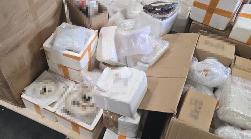 Marfă de aproape 600.000 de lei, suspectată a fi contrafăcută, descoperită la Constanța și Mangalia