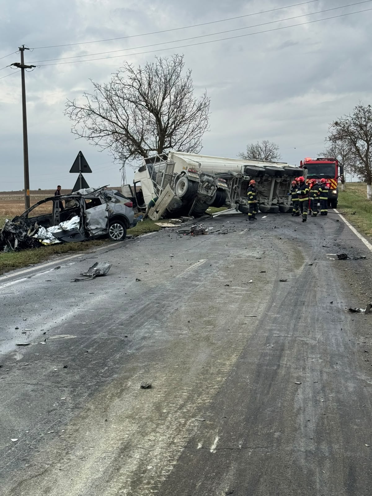 Accident cumplit pe DN 3, la ieșire din Murfatlar. Un șofer a murit carbonizat după impactul cu un autotren