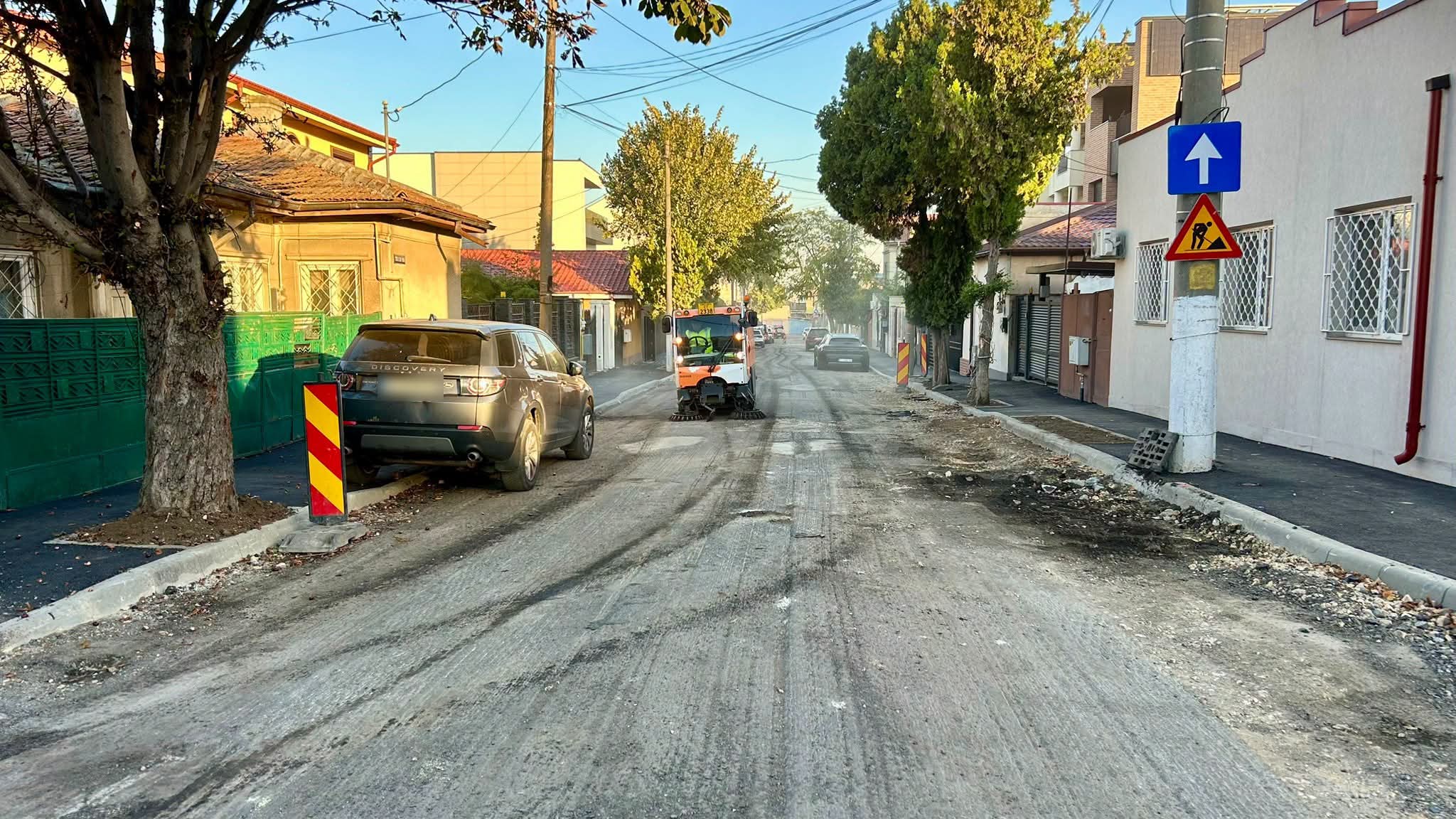 Trafic blocat pe o stradă din Constanța. Se asfaltează carosabilul